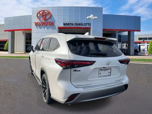 New 2025 Toyota Highlander Platinum image 8