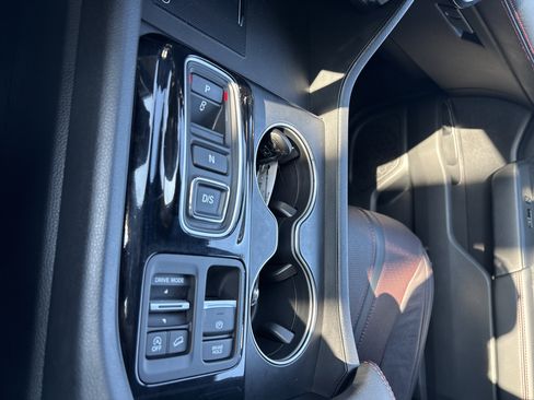 Used 2025 Honda Pilot Black Edition image 33
