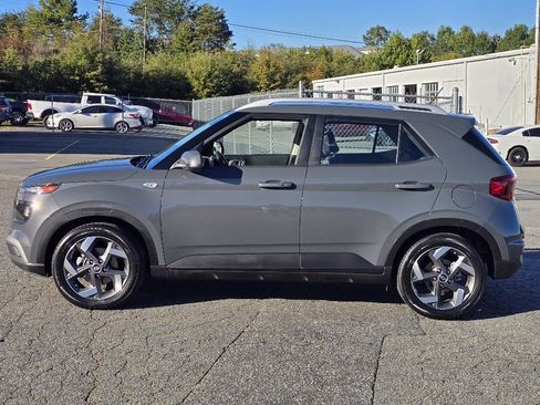 Used 2024 Hyundai Venue SEL image 23