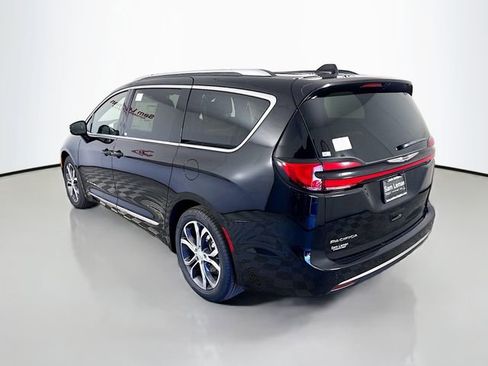 New 2026 Chrysler Pacifica Pinnacle image 5