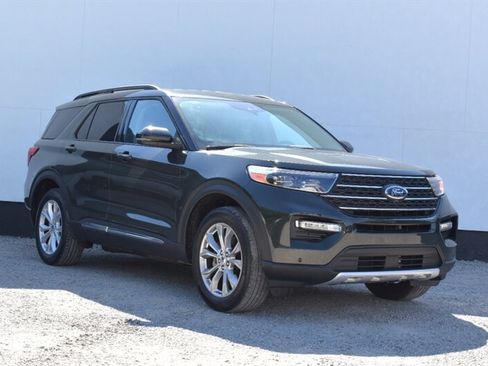 Used 2024 Ford Explorer XLT w/ Equipment Group 202A AWD/4WD image 1