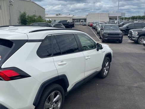 Used 2021 Toyota RAV4 XLE Premium AWD/4WD image 4