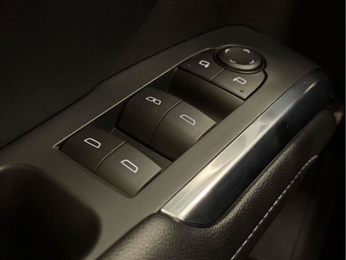 Used 2025 Chevrolet Traverse LT AWD/4WD image 38