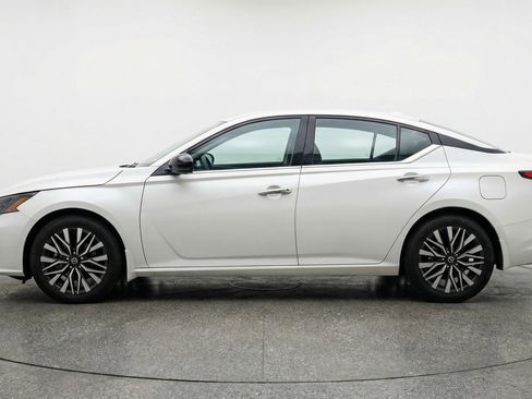 Used 2025 Nissan Altima 2.5 SV image 5