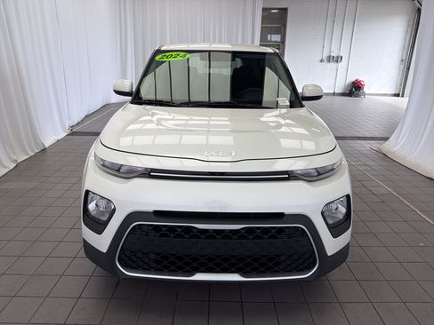 Used 2022 Kia Soul LX FWD image 2