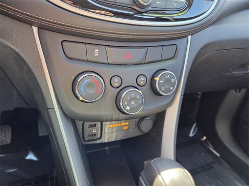 Used 2018 Chevrolet Trax LS image 24
