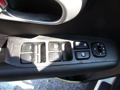 Used 2015 Kia Soul FWD image 15