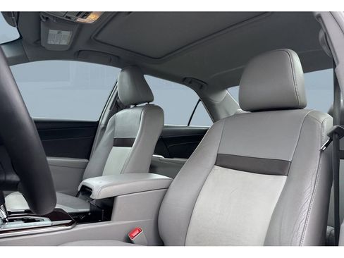 Used 2013 Toyota Camry XLE w/ Leather Pkg image 11