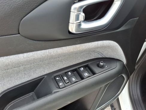 Used 2023 Jeep Compass Sport AWD/4WD image 18