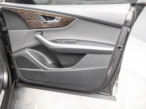 Used 2019 Audi Q8 Prestige image 45