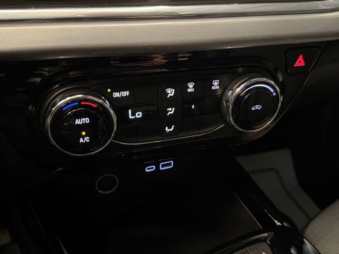 Used 2025 Chevrolet Trax LT FWD image 15