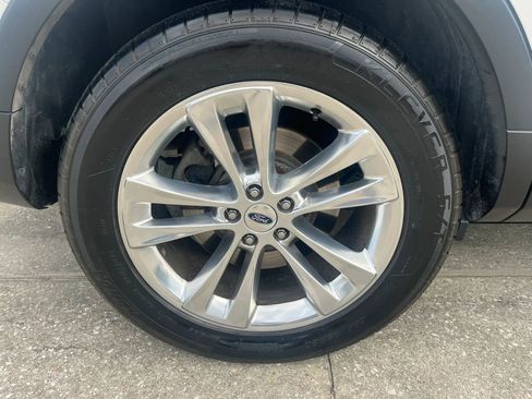 Used 2018 Ford Explorer Limited w/ Equipment Group 301A AWD/4WD image 8