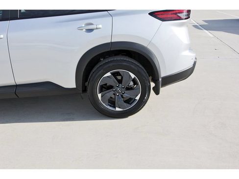 Used 2024 Nissan Rogue SV w/ SV Premium Package FWD image 31