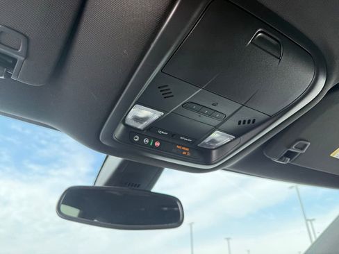 Used 2022 Buick Enclave Essence image 22