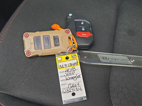 Used 2018 Jeep Wrangler Unlimited Rubicon AWD/4WD image 36