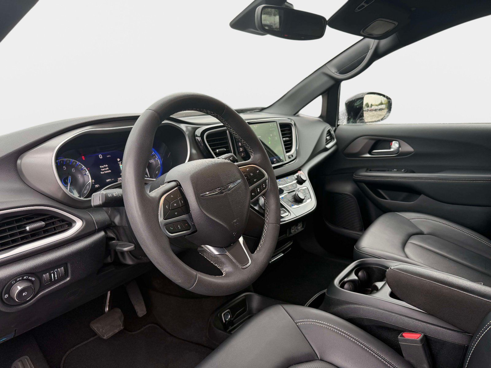 Used 2025 Chrysler Pacifica Select FWD image 9
