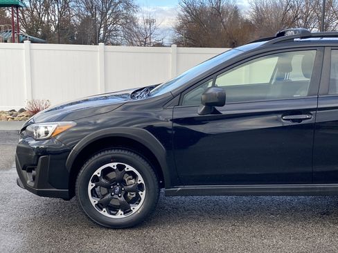 Used 2023 Subaru Crosstrek 2.0i image 2