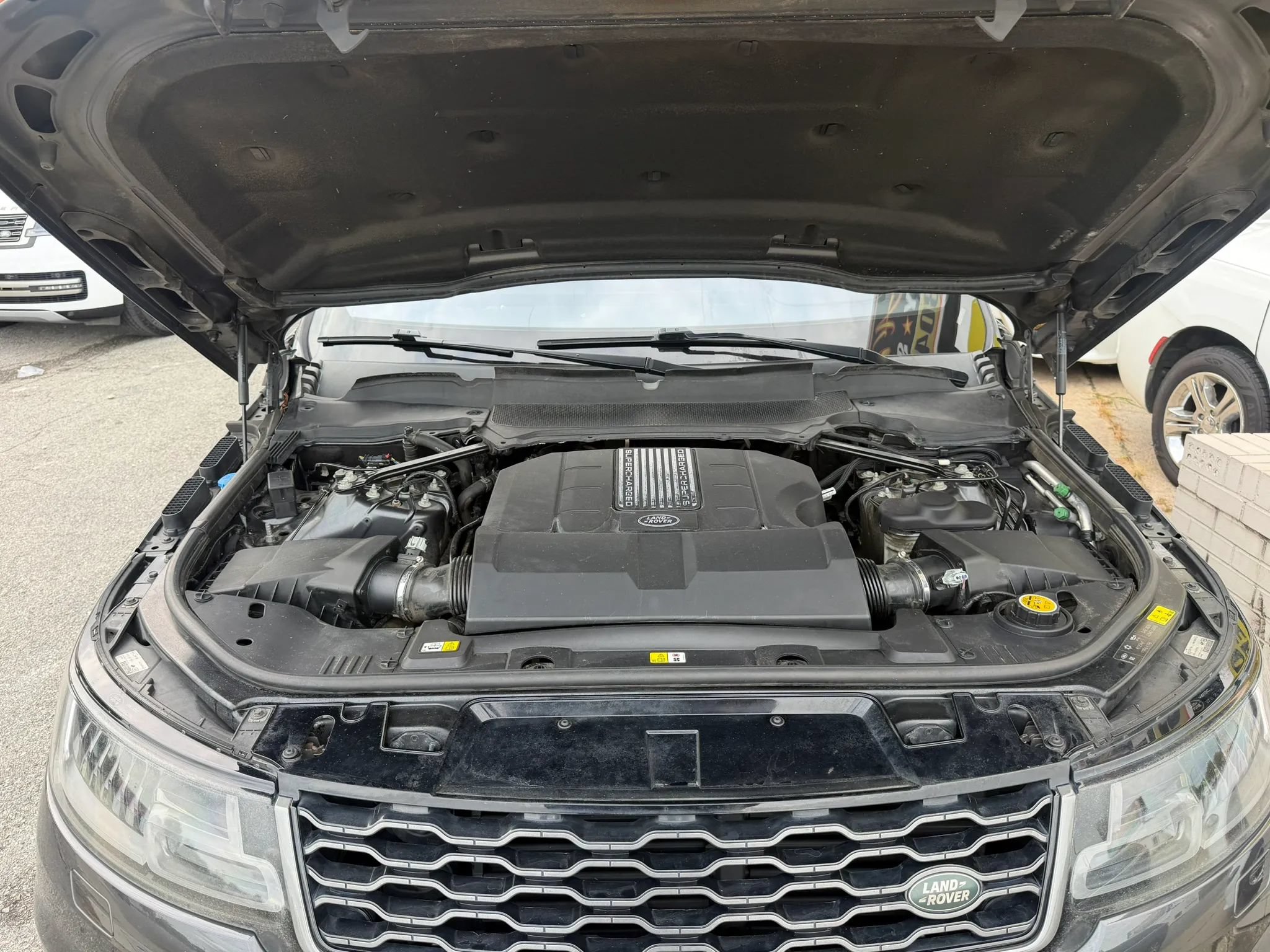Used 2019 Land Rover Range Rover Sport Supercharged AWD/4WD image 35