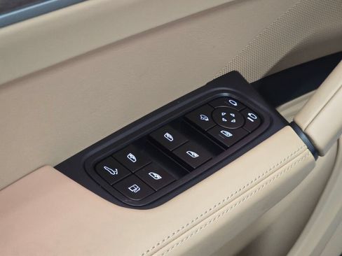 Certified 2025 Porsche Cayenne E-Hybrid Coupe AWD/4WD image 39