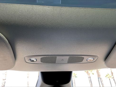 Used 2022 Tesla Model Y Long Range AWD/4WD image 30