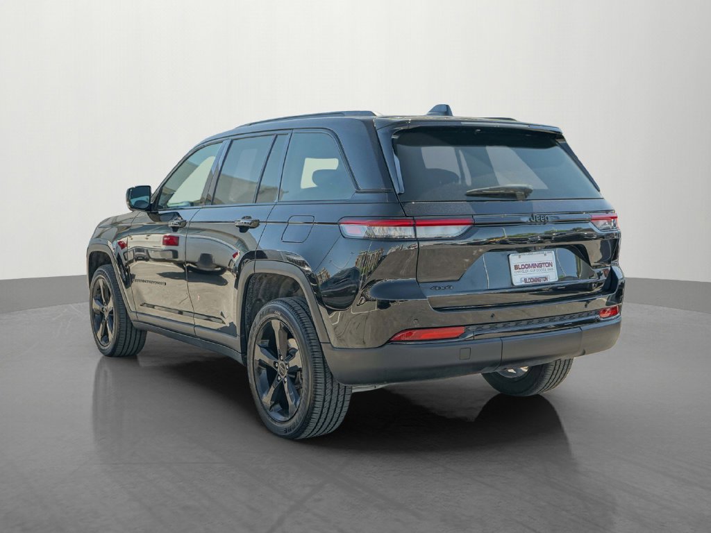 Used 2024 Jeep Grand Cherokee Altitude AWD/4WD image 5