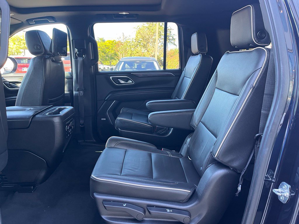 Used 2021 Chevrolet Suburban Premier AWD/4WD image 12