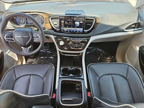 Used 2023 Chrysler Pacifica Limited FWD image 22