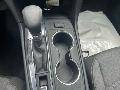 Used 2022 Chevrolet Equinox LT w/ Driver Convenience Package image 13