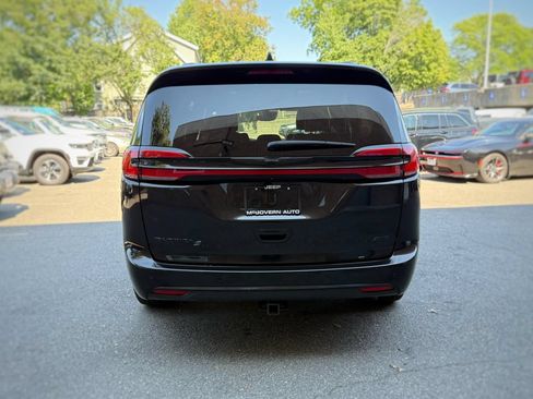 Used 2022 Chrysler Pacifica Touring-L w/ S Appearance Package AWD/4WD image 12