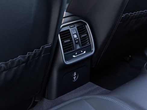 Certified 2026 Porsche Macan image 27