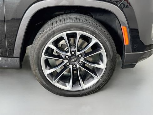 Used 2022 Jeep Wagoneer Series III w/ Premium Group I AWD/4WD image 39