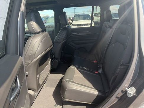 New 2025 Jeep Grand Cherokee Altitude image 10