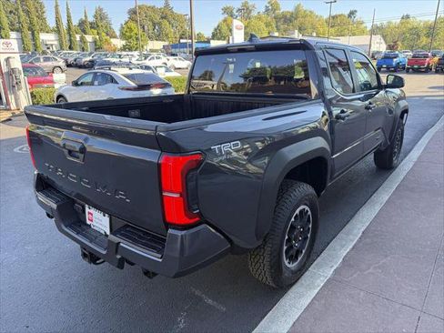 Certified 2025 Toyota Tacoma TRD Off-Road AWD/4WD image 6
