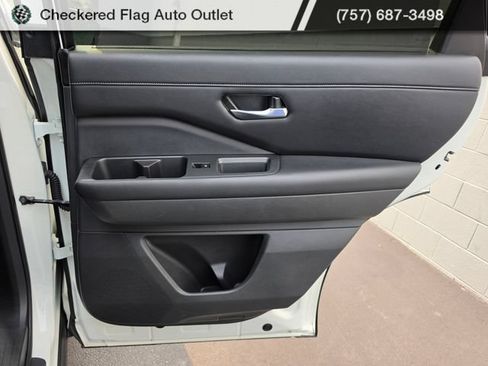 Used 2024 Nissan Pathfinder SL FWD image 51