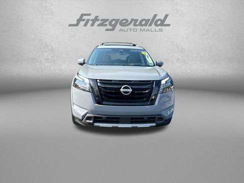 Used 2025 Nissan Pathfinder Platinum w/ Black Appearance Package AWD/4WD image 2