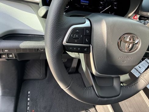 New 2026 Toyota Sienna XLE image 26