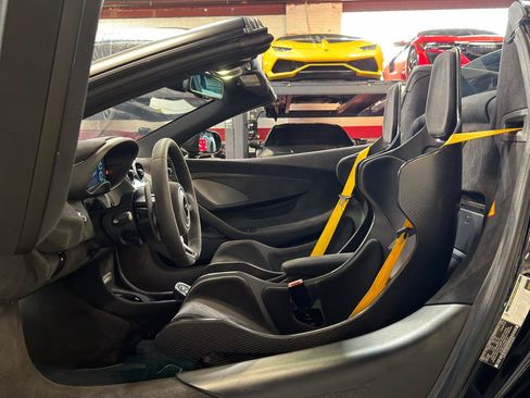 Used 2020 McLaren 600LT Spider RWD image 24