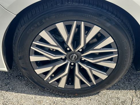Certified 2024 Nissan Altima 2.5 SV FWD image 11