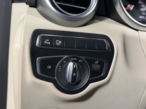 Used 2018 Mercedes-Benz GLC 300 4MATIC image 15