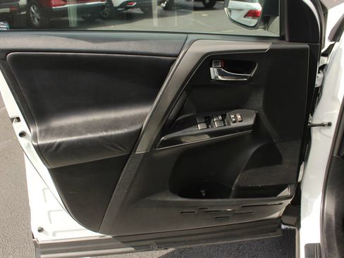 Used 2017 Toyota RAV4 SE AWD/4WD image 14