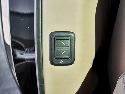 Used 2025 Land Rover Range Rover Long Wheelbase SE AWD/4WD image 43