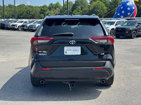 Used 2020 Toyota RAV4 LE FWD image 4