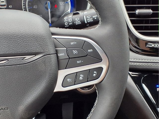 New 2027 Chrysler Pacifica Select FWD image 14