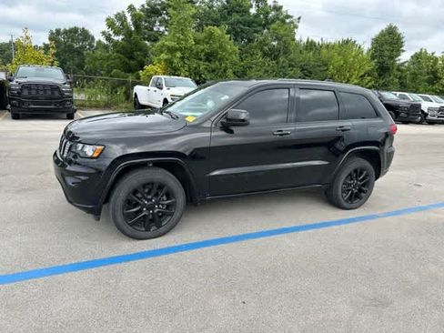 Used 2019 Jeep Grand Cherokee Altitude AWD/4WD image 15