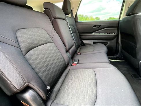 Used 2024 Nissan Pathfinder SV FWD image 25