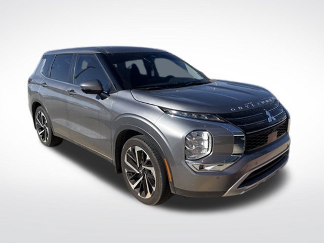 Used 2023 Mitsubishi Outlander SE FWD image 3