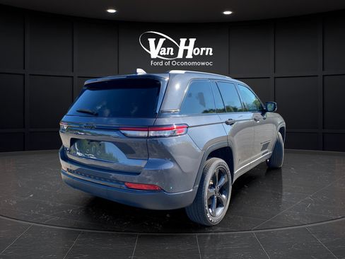 Used 2023 Jeep Grand Cherokee Altitude AWD/4WD image 7