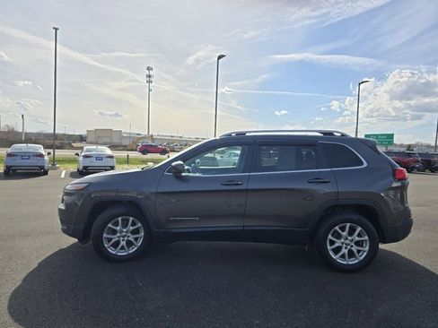 Used 2016 Jeep Cherokee Latitude w/ Safety/Convenience Group image 9
