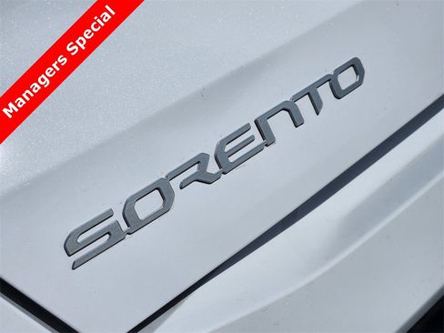 New 2025 Kia Sorento S image 8