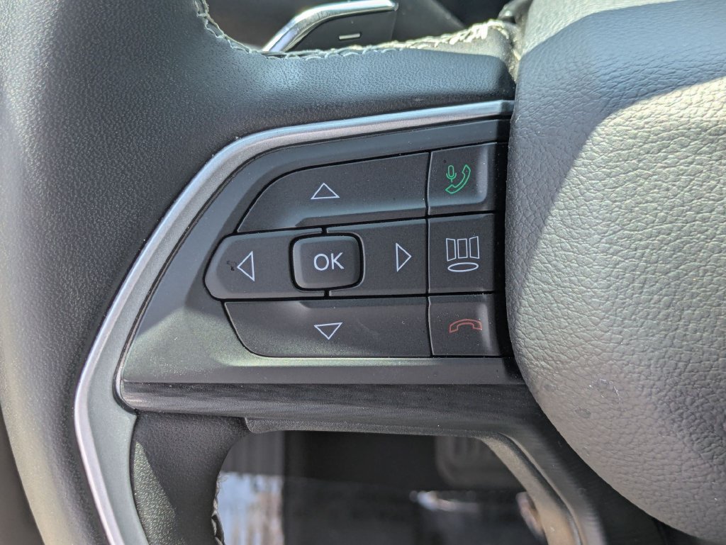 Used 2023 Jeep Grand Cherokee Altitude RWD image 17